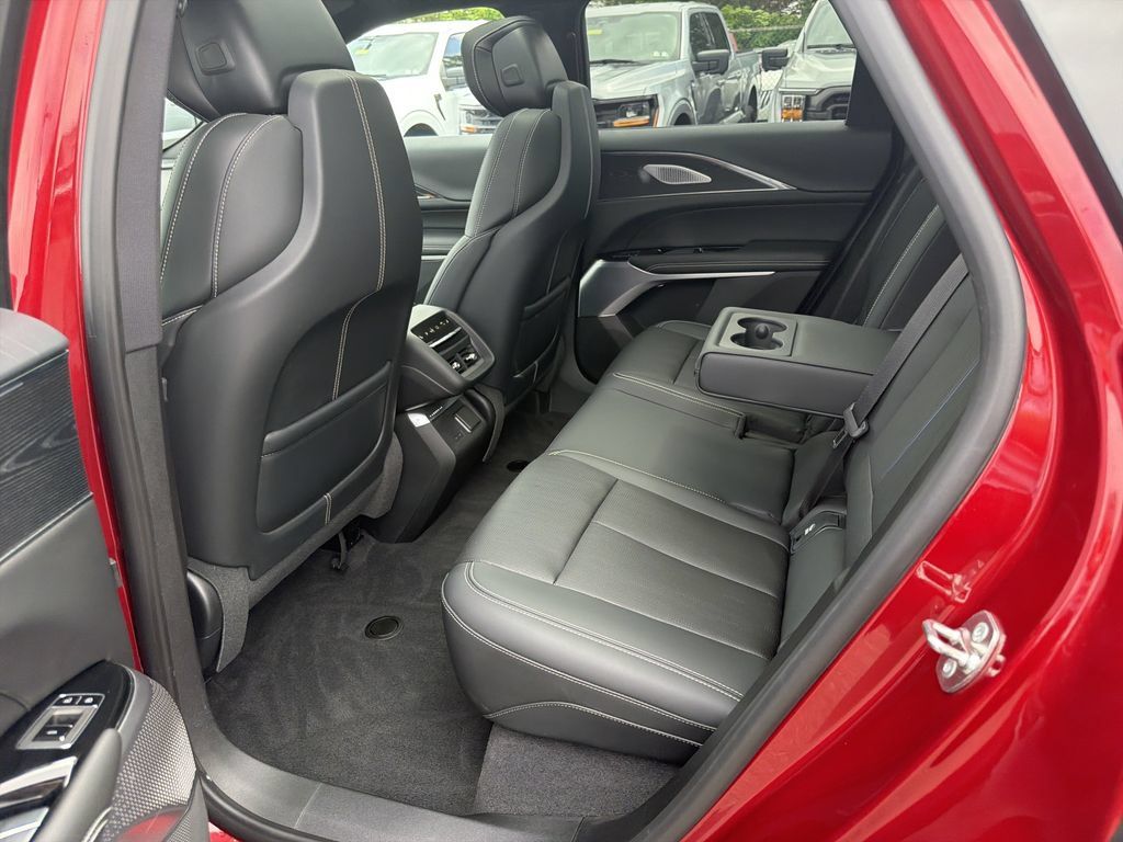 Used 2024 Cadillac Lyriq Luxury AWD/4WD image 19