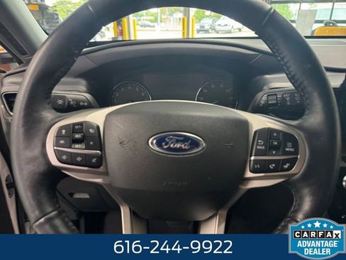 Used 2022 Ford Explorer Limited w/ Equipment Group 301A AWD/4WD image 19