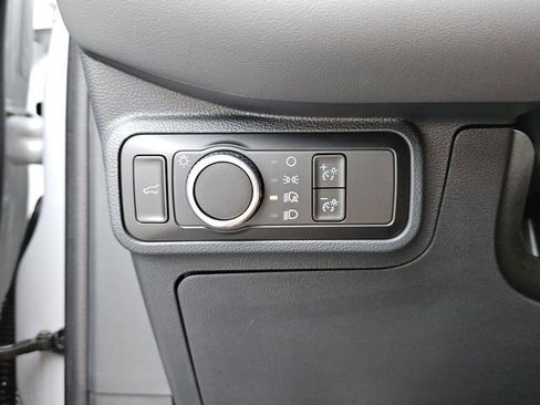 Used 2025 Ford Explorer Active AWD/4WD image 17