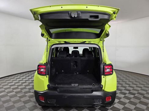 Used 2018 Jeep Renegade Latitude w/ Cold Weather Group image 5