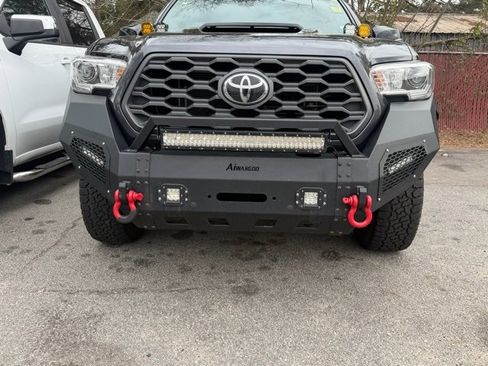 Used 2020 Toyota Tacoma TRD Off-Road w/ Technology Package image 2