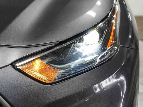 Certified 2023 Toyota Highlander XLE FWD image 7