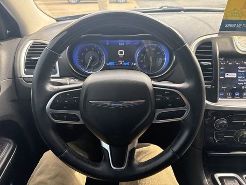 Used 2018 Chrysler 300 Limited RWD image 24