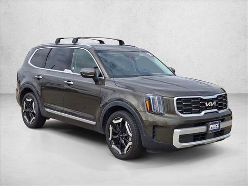 Used 2025 Kia Telluride S AWD/4WD image 3