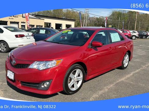 Used 2013 Toyota Camry SE image 1
