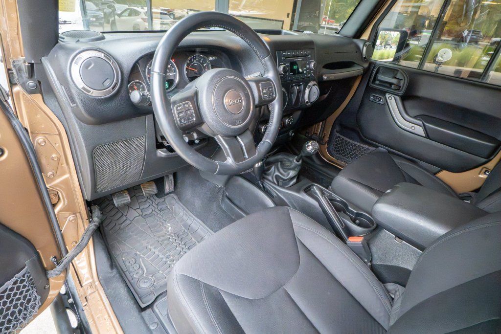 Used 2015 Jeep Wrangler Sport AWD/4WD image 9