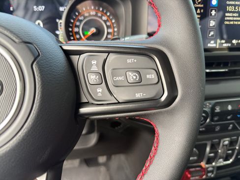 Used 2024 Jeep Wrangler Unlimited Rubicon AWD/4WD image 24