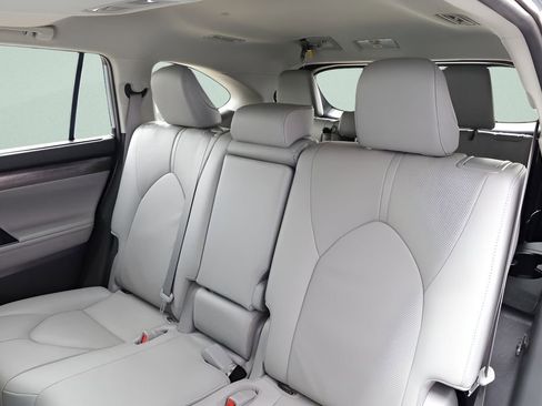Certified 2020 Toyota Highlander Limited image 21