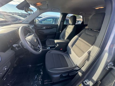 Used 2025 Chevrolet TrailBlazer LT image 34