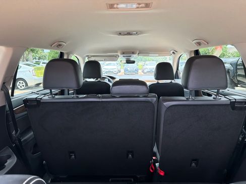 Used 2025 Volkswagen Atlas SE FWD image 28