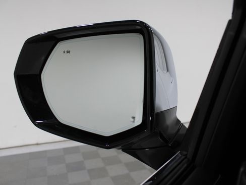 Used 2023 Chevrolet Suburban Premier image 17