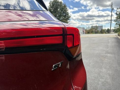 Certified 2023 Buick Encore GX Select w/ Sport Touring Package image 6