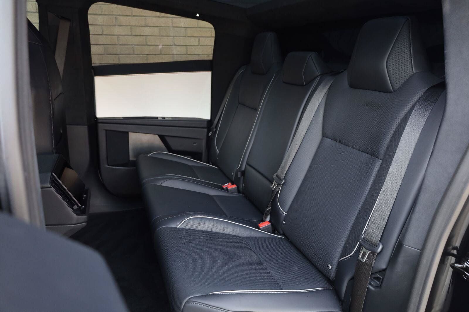 Used 2024 Tesla Cybertruck AWD Crew Cab image 23