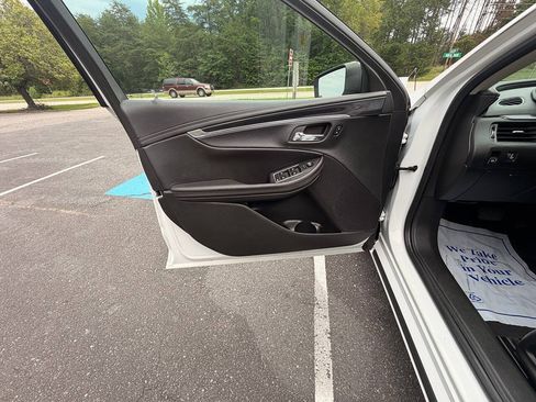 Used 2018 Chevrolet Impala LT FWD image 11