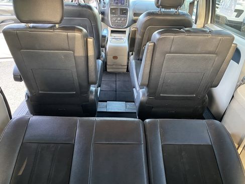 Used 2019 Dodge Grand Caravan SXT image 18