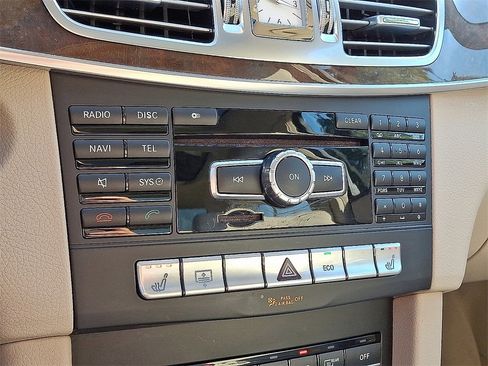 Used 2014 Mercedes-Benz E 350 4MATIC Sedan image 17