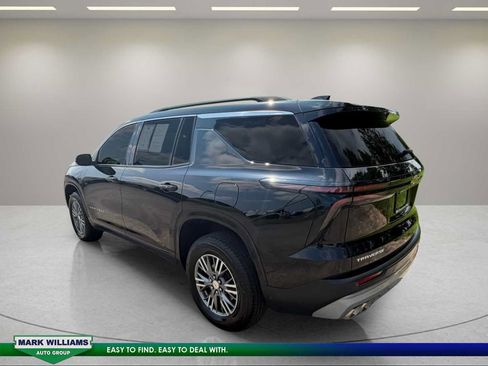 Used 2026 Chevrolet Traverse LT FWD image 4