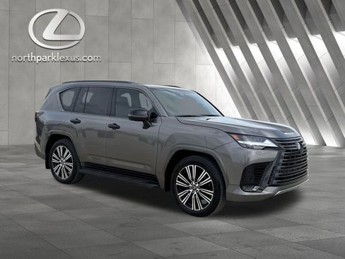 Certified 2025 Lexus LX 600 4WD w/ Appearance Package image 5
