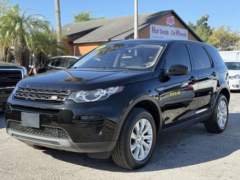 Used 2017 Land Rover Discovery Sport SE image 2