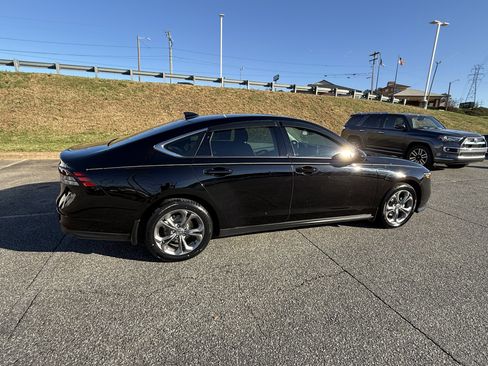 Used 2024 Honda Accord EX image 8