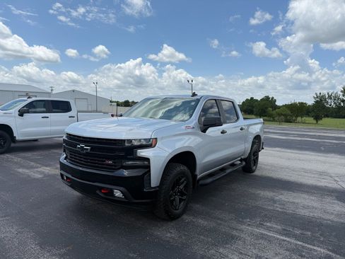 Used 2021 Chevrolet Silverado 1500 LT Trail Boss w/ LPO, Dark Essentials Package image 2