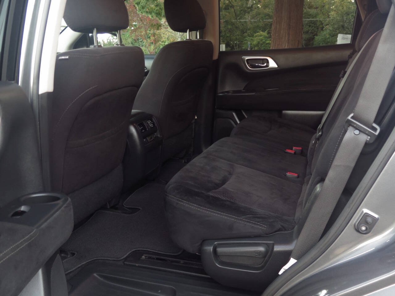 Used 2015 Nissan Pathfinder SV w/ Trailer Tow Package FWD image 14