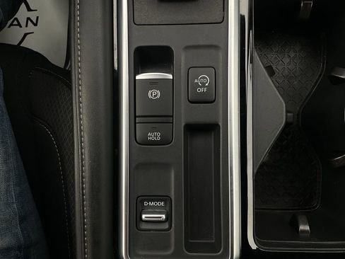 Used 2025 Nissan Pathfinder SV FWD image 24