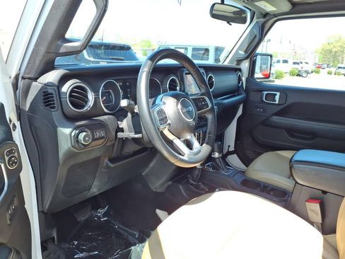 Used 2018 Jeep Wrangler Unlimited Sahara w/ Dual Top Group AWD/4WD image 6