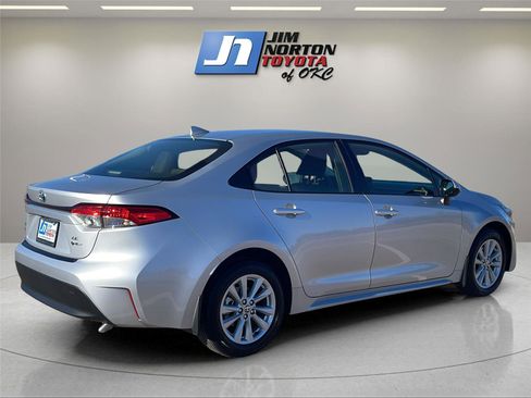 Used 2025 Toyota Corolla image 5