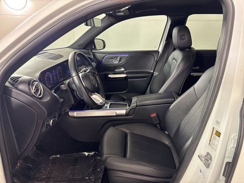 Used 2025 Mercedes-Benz GLB 250 4MATIC image 28