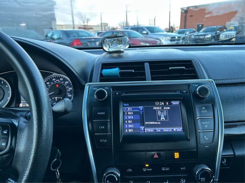 Used 2016 Toyota Camry LE image 24