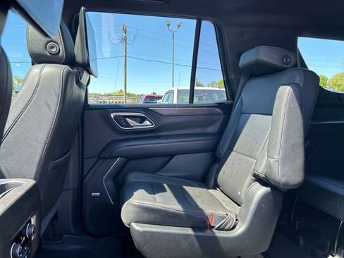 Used 2021 Chevrolet Tahoe Z71 w/ Luxury Package AWD/4WD image 16