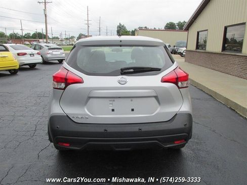 Used 2020 Nissan Kicks S image 5
