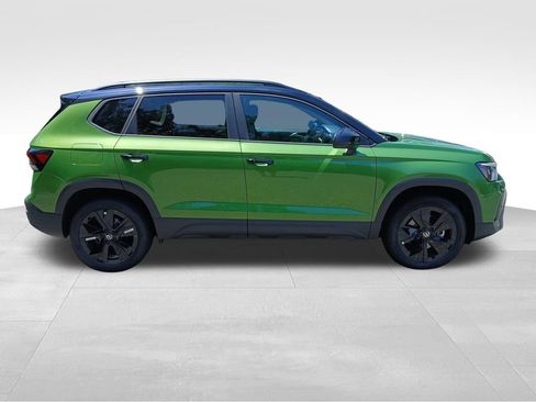 New 2026 Volkswagen Taos SE FWD image 6