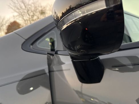 Used 2023 Chrysler Pacifica Limited w/ S Appearance Package image 36