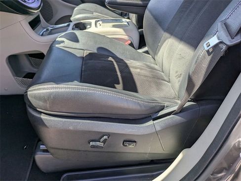 Used 2020 Dodge Grand Caravan SXT image 12