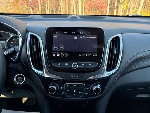 Used 2023 Chevrolet Equinox Premier image 19