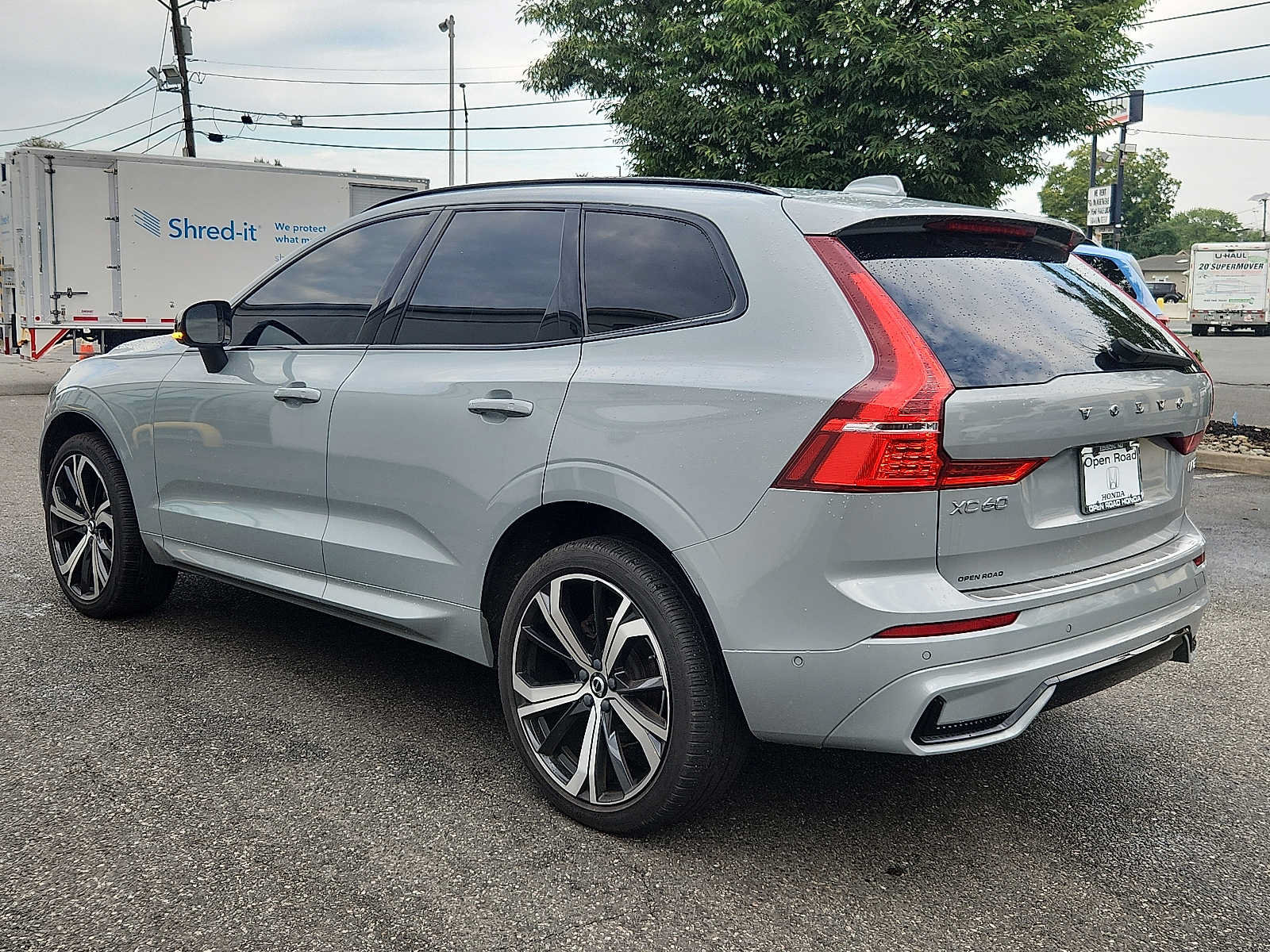 Used 2024 Volvo XC60 B5 Ultimate w/ Protection Package Premier AWD/4WD image 4