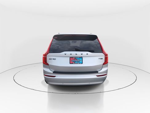 Used 2022 Volvo XC90 T5 Momentum w/ Advanced Package image 7