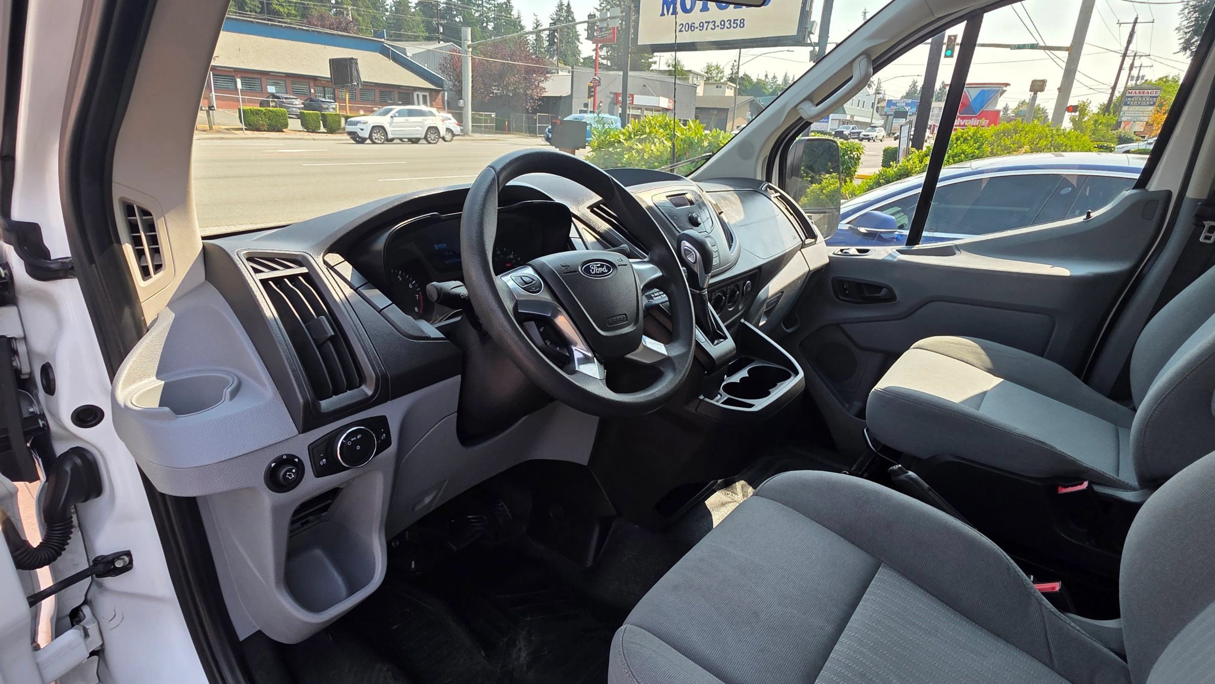 Used 2015 Ford Transit 250 130 Low Roof w/ Exterior Upgrade Package RWD image 9
