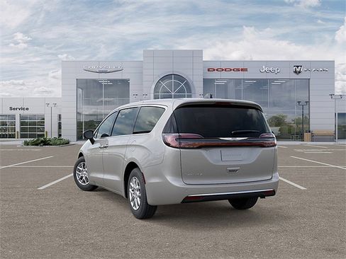 New 2026 Chrysler Pacifica Select image 3