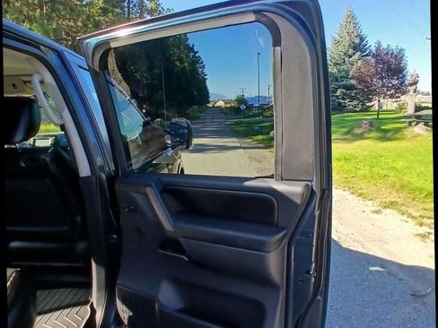 Used 2013 Nissan Titan SL AWD/4WD image 13