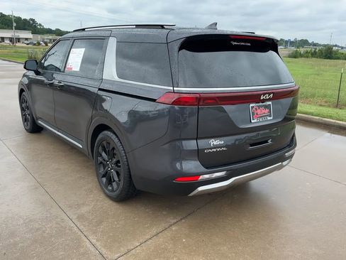Used 2023 Kia Carnival SX FWD image 6