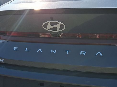 Certified 2025 Hyundai Elantra Sport image 31