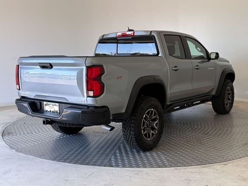 Used 2026 Chevrolet Colorado ZR2 w/ Technology Package AWD/4WD image 9