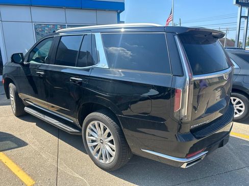Used 2023 Cadillac Escalade Luxury w/ LPO, Floor Liner Package AWD/4WD image 6