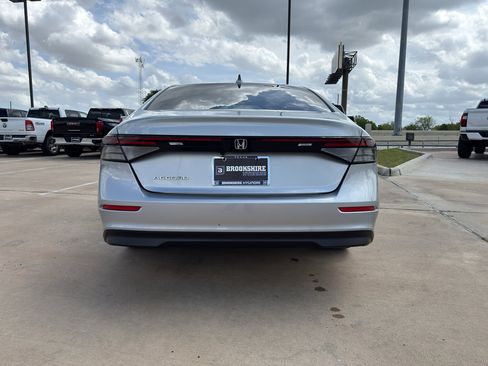 Used 2024 Honda Accord EX image 6