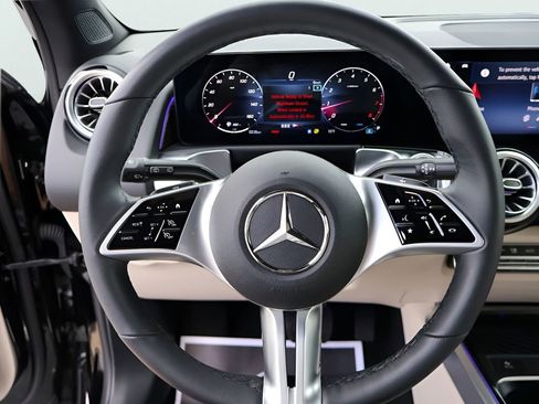 Certified 2025 Mercedes-Benz GLB 250 4MATIC image 33