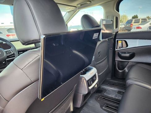 New 2025 Kia Carnival SX image 12
