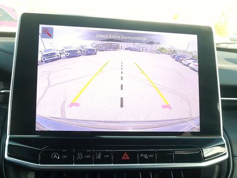 Used 2025 Jeep Compass Limited w/ High Altitude Package image 29